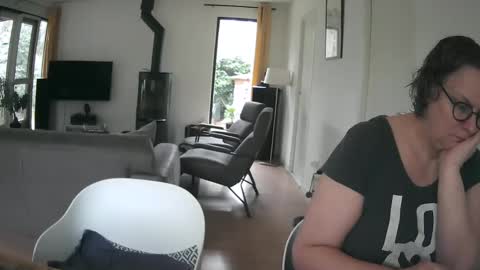 Snapshot of woodwurm chatting on 02-25-25, 03:27 woodwurm and Snoeske online show from 02-25-25, 03:27