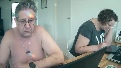 Snapshot of woodwurm chatting on 03-05-25, 12:33 woodwurm and Snoeske online show from 03-05-25, 12:33