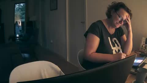 Snapshot of woodwurm chatting on 03-06-25, 05:57 woodwurm and Snoeske online show from 03-06-25, 05:57