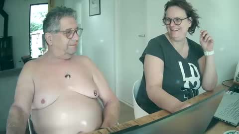 Snapshot of woodwurm chatting on 03-06-25, 10:52 woodwurm and Snoeske online show from 03-06-25, 10:52