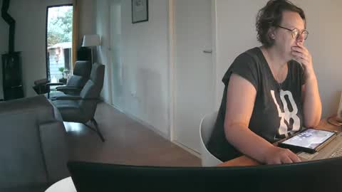 Snapshot of woodwurm chatting on 03-07-25, 06:13 woodwurm and Snoeske online show from 03-07-25, 06:13