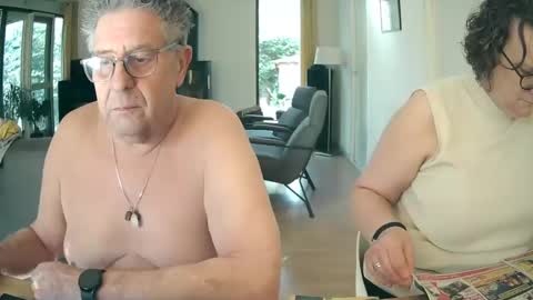 Snapshot of woodwurm chatting on 03-08-25, 10:43 woodwurm and Snoeske online show from 03-08-25, 10:43