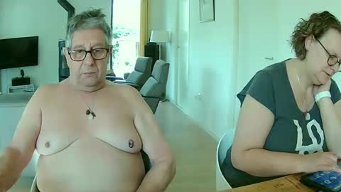 Snapshot of woodwurm chatting on 03-09-25, 10:19 woodwurm and Snoeske online show from 03-09-25, 10:19