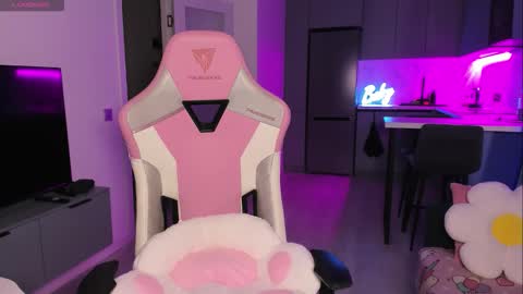 Emi online show from 09-13-25, 08:08