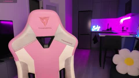 Emi online show from 09-30-25, 06:02