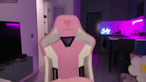 Emi online show from 10-14-25, 04:08