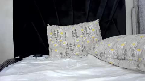 Snapshot of wowsquirt chatting on 10-09-25, 02:37              online show from 10-09-25, 02:37
