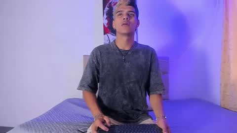 Snapshot of wyatt_2 chatting on 09-12-25, 11:32 wyatt online show from 09-12-25, 11:32