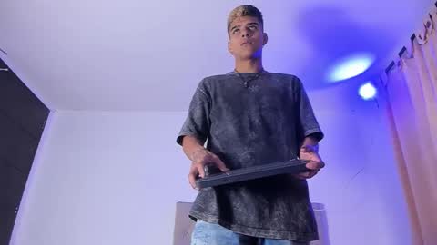 Snapshot of wyatt_2 chatting on 09-20-25, 11:11 wyatt online show from 09-20-25, 11:11