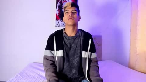 Snapshot of wyatt_2 chatting on 10-04-25, 11:30 wyatt online show from 10-04-25, 11:30