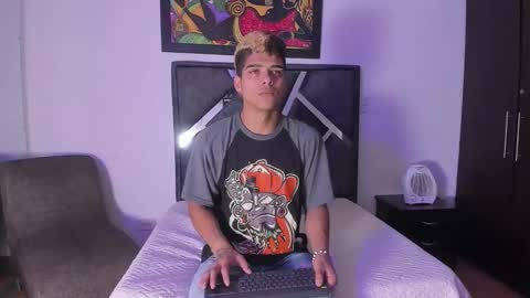 Snapshot of wyatt_2 chatting on 10-09-25, 11:30 wyatt online show from 10-09-25, 11:30