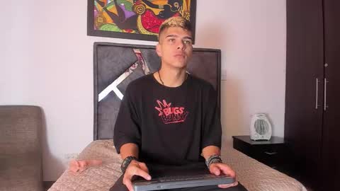 Snapshot of wyatt_2 chatting on 10-13-25, 12:16 wyatt online show from 10-13-25, 12:16