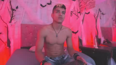 Snapshot of wyatt_2 chatting on 10-14-25, 11:44 wyatt online show from 10-14-25, 11:44