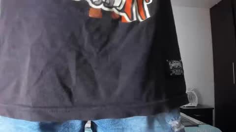 Snapshot of wyatt_2 chatting on 10-24-25, 12:01 wyatt online show from 10-24-25, 12:01