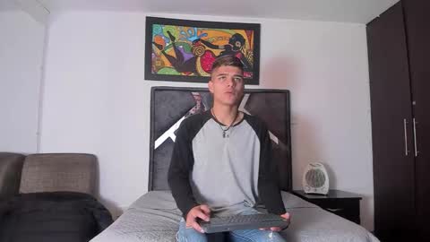 Snapshot of wyatt_2 chatting on 10-28-25, 12:30 wyatt online show from 10-28-25, 12:30