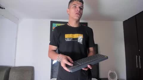 Snapshot of wyatt_2 chatting on 10-29-25, 12:18 wyatt online show from 10-29-25, 12:18