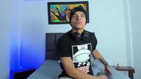 Snapshot of wyatt_2 chatting on 11-17-25, 12:33 wyatt online show from 11-17-25, 12:33