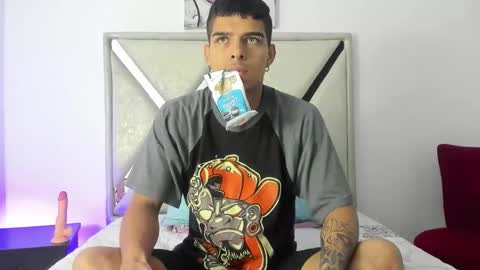 Snapshot of wyatt_2 chatting on 11-28-25, 11:57 wyatt online show from 11-28-25, 11:57