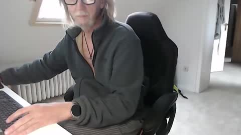 Snapshot of wyattearp64 chatting on 10-15-25, 09:09 WyattEarp64 online show from 10-15-25, 09:09