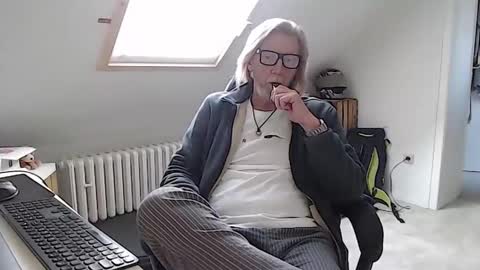 Snapshot of wyattearp64 chatting on 10-23-25, 10:03 WyattEarp64 online show from 10-23-25, 10:03