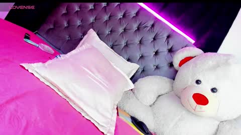 Snapshot of x_indomitable1 chatting on 12-15-24, 08:08 Maria Juliana online show from 12-15-24, 08:08