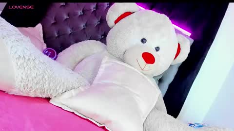 Snapshot of x_indomitable1 chatting on 12-18-24, 04:39 Maria Juliana online show from 12-18-24, 04:39