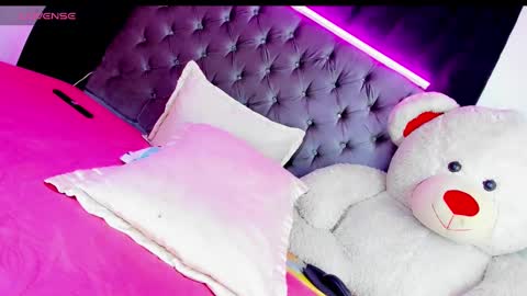 Snapshot of x_indomitable1 chatting on 12-21-24, 12:49 Maria Juliana online show from 12-21-24, 12:49