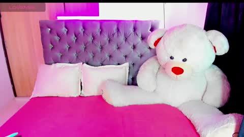 Snapshot of x_indomitable1 chatting on 01-19-25, 04:57 Maria Juliana online show from 01-19-25, 04:57