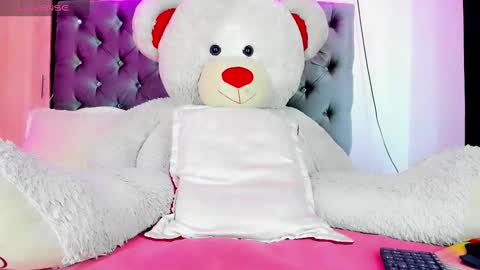 Snapshot of x_indomitable1 chatting on 02-21-25, 10:15 Maria Juliana online show from 02-21-25, 10:15