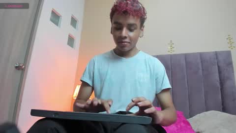 Snapshot of xavier_fox__ chatting on 02-12-26, 09:21 xavier fox online show from 02-12-26, 09:21