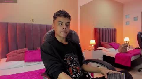 Snapshot of xavier_fox__ chatting on 02-22-26, 02:15 xavier fox online show from 02-22-26, 02:15