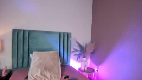 Snapshot of xenarevelo chatting on 02-13-26, 01:29 Xena Revelo online show from 02-13-26, 01:29