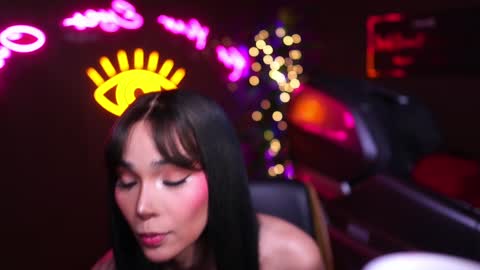 Snapshot of xforyoureyesonlyx chatting on 01-20-25, 12:15 Anne online show from 01-20-25, 12:15