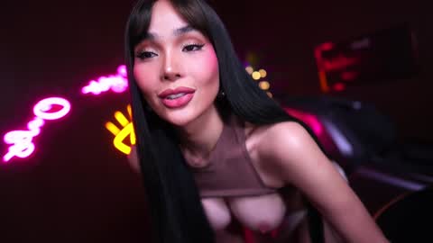 Snapshot of xforyoureyesonlyx chatting on 01-31-25, 03:41 Anne online show from 01-31-25, 03:41