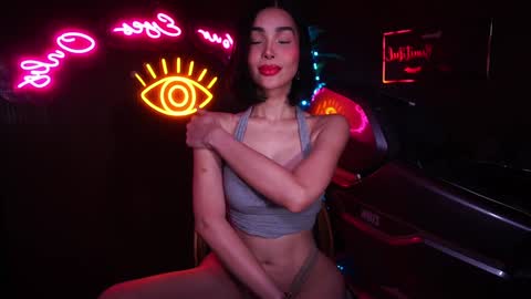 Snapshot of xforyoureyesonlyx chatting on 03-08-25, 02:45 Anne online show from 03-08-25, 02:45