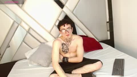 Snapshot of xhotdesire_fx chatting on 03-04-25, 07:51 Marco and Veronica online show from 03-04-25, 07:51