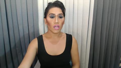 GWEN THOMPSON .......   online show from 12-25-24, 03:29