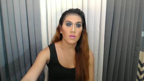 GWEN THOMPSON .......   online show from 01-16-25, 05:55