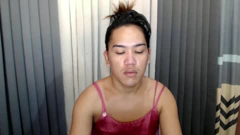 GWEN THOMPSON .......   online show from 02-02-25, 01:34