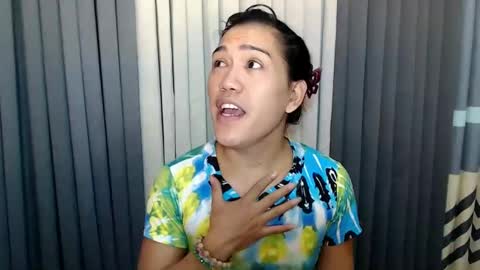 GWEN THOMPSON .......   online show from 02-12-25, 01:09