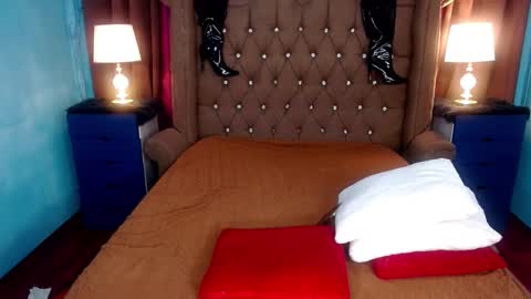 Snapshot of xhugesignificant69x chatting on 02-08-25, 07:05 xhugesignificant69x online show from 02-08-25, 07:05