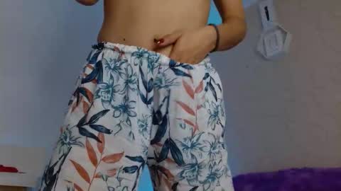 Snapshot of xime_stone chatting on 11-06-25, 01:45 Xime online show from 11-06-25, 01:45