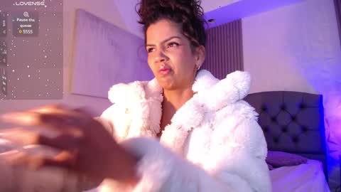 Mia Vega online show from 02-01-25, 10:23