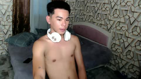 Snapshot of xkhen_damienx chatting on 12-10-24, 07:37 Khen online show from 12-10-24, 07:37