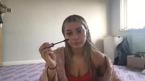 Snapshot of xkloeexo chatting on 12-16-25, 12:21 xkloeexo online show from 12-16-25, 12:21