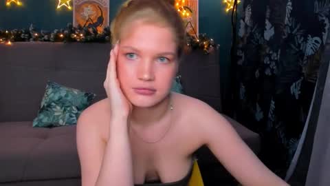 Chloe online show from 12-19-24, 05:08