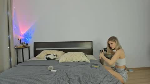 Chloe online show from 11-30-25, 08:29