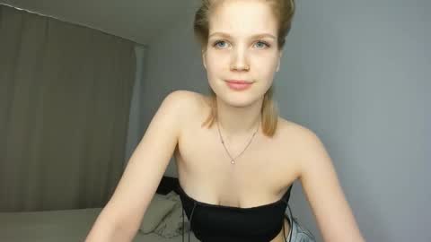 Snapshot of xloe_queen chatting on 02-13-26, 11:17 Chloe online show from 02-13-26, 11:17