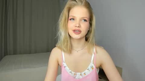 Snapshot of xloe_queen chatting on 02-23-26, 09:12 Chloe online show from 02-23-26, 09:12