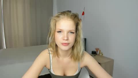 Snapshot of xloe_queen chatting on 03-02-26, 10:33 Chloe online show from 03-02-26, 10:33